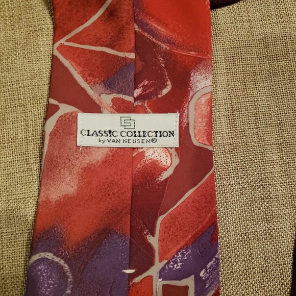 Van Heusen Abstract Necktie 57" x 3.75" - Picture 6 of 6